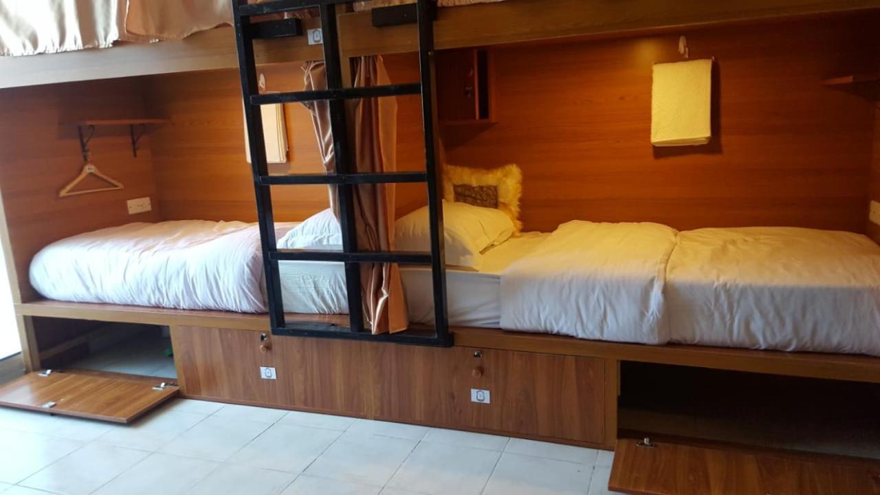 Elegance Hostel ドバイ エクステリア 写真